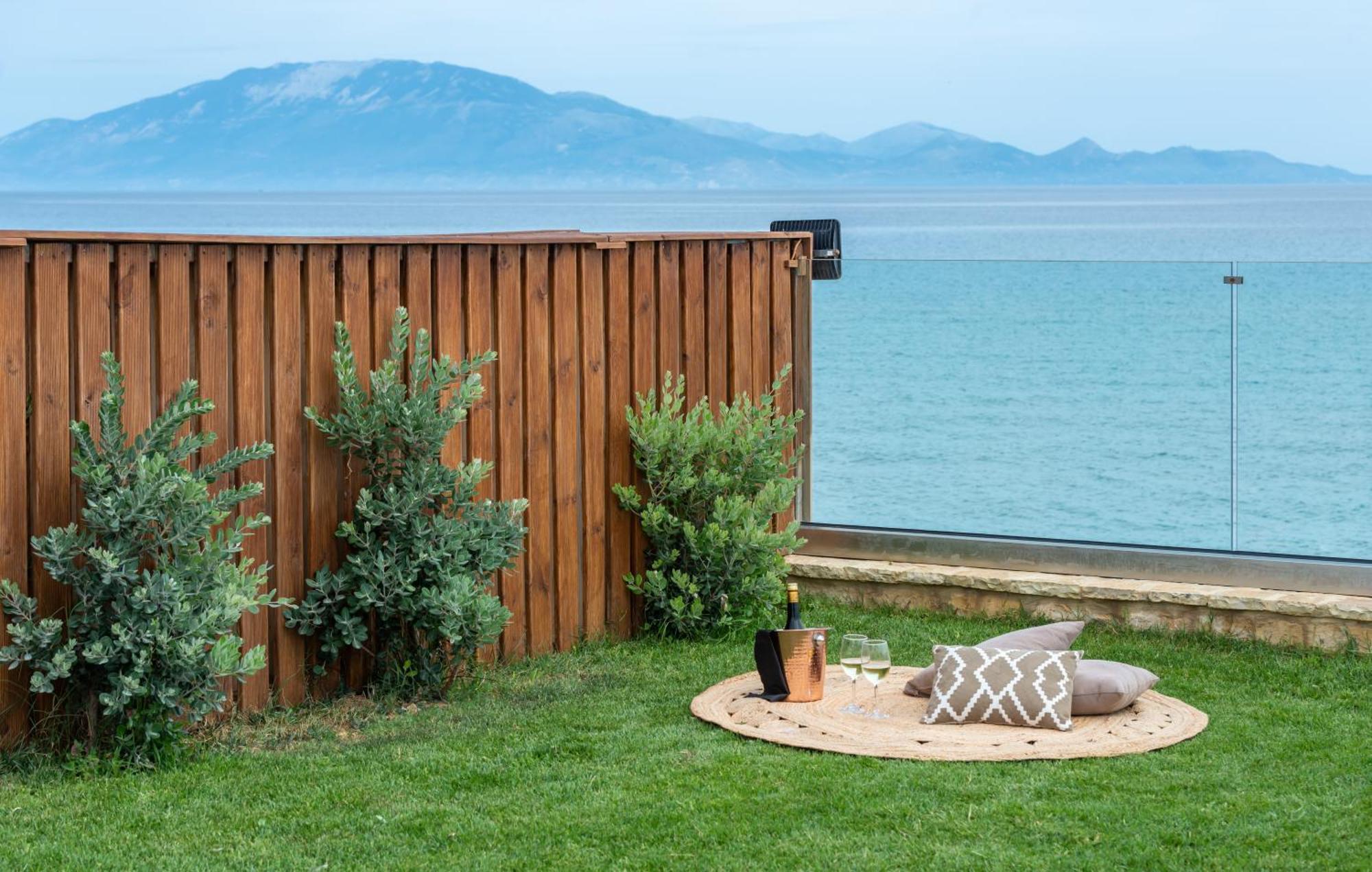 Sabbia D'Oro Beach Villa Meson Yerakarion Exterior photo